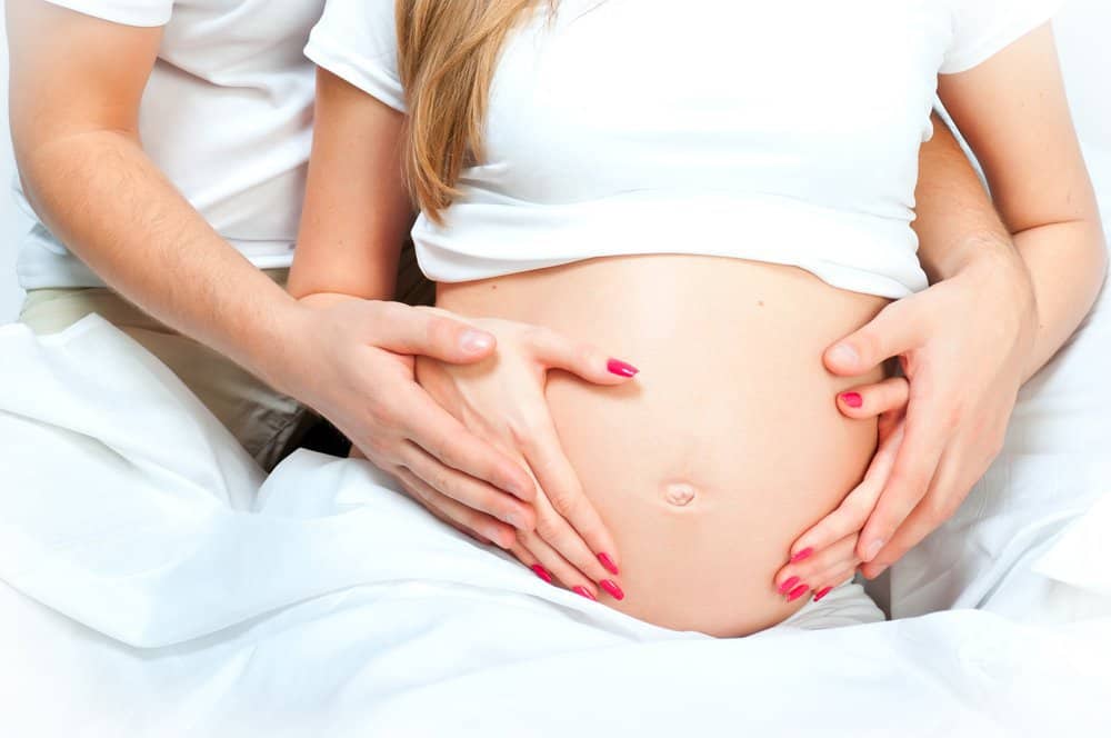 هل الجماع في الأشهر الأولى من الحمل يؤثر على الأم والجنين